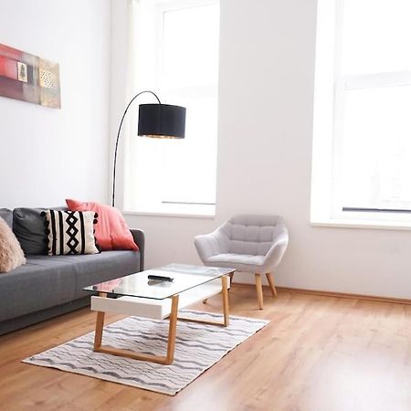 וינה Modern Living In City Center - Fully Equipped מראה חיצוני תמונה