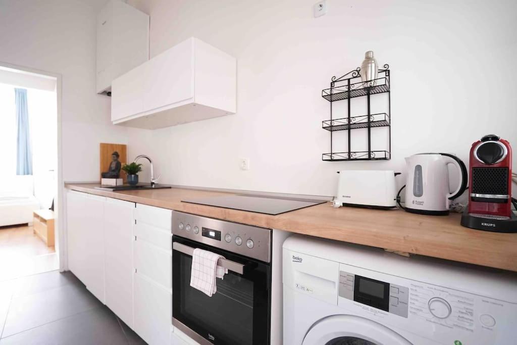 וינה Modern Living In City Center - Fully Equipped מראה חיצוני תמונה