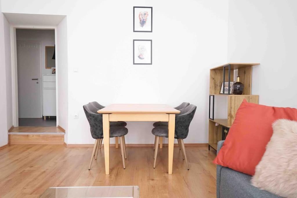 וינה Modern Living In City Center - Fully Equipped מראה חיצוני תמונה